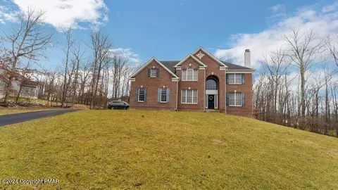 94 Hampton Dr, Mount Bethel, PA 18343