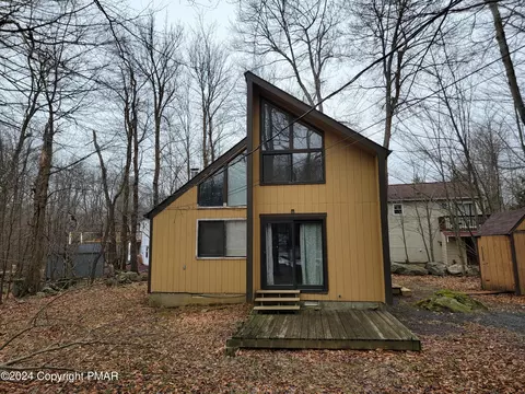 5273 Magnolia Ln, Tobyhanna, PA 18466