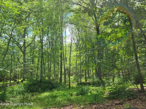 103 Brent Rd, Bushkill, PA 18324