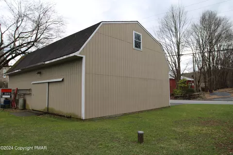 202 Fenner Ave, Sciota, PA 18354 photo 10