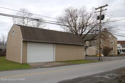 202 Fenner Ave, Sciota, PA 18354 photo 8