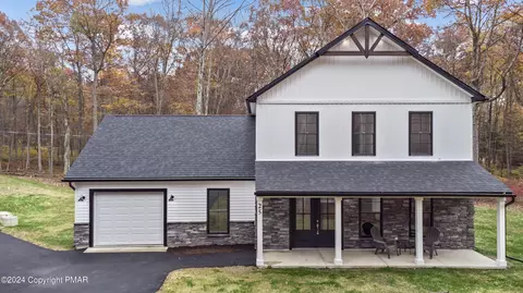25 W Oak Ln, Lehighton, PA 18235