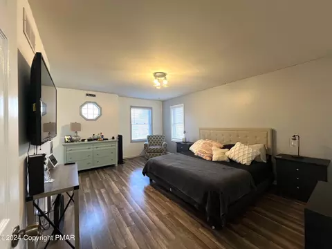 240 Regent St, Bushkill, PA 18324 photo 19