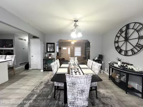 240 Regent St, Bushkill, PA 18324 photo 9