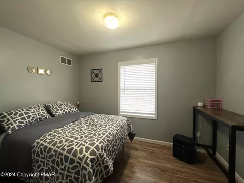 240 Regent St, Bushkill, PA 18324 photo 15