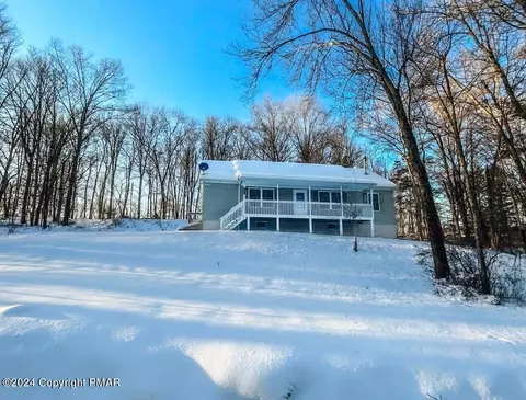 4 Sleepy Hollow Ln, East Stroudsburg, PA 18302