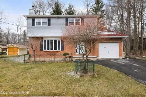 7410 Ventnor Dr, Tobyhanna, PA 18466