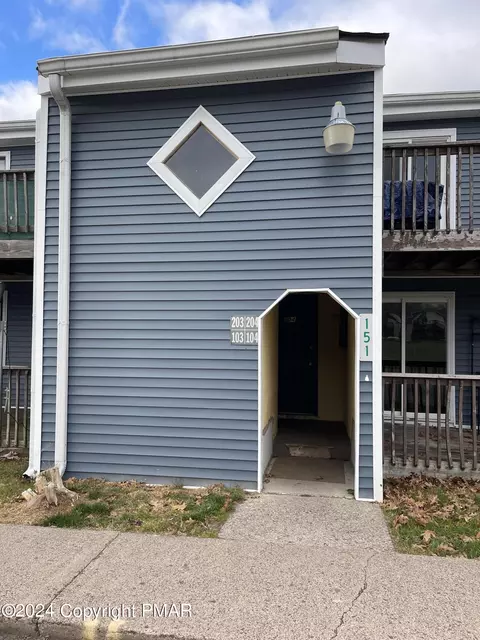151 Snowshoe Ct, Mount Pocono, PA 18344