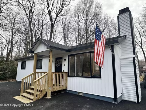 111 Dorchester Dr, Tobyhanna, PA 18466