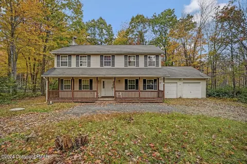 7 Edgewood Rd, Mount Pocono, PA 18344