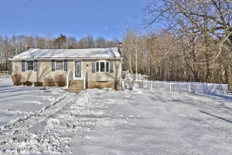 2096 Mountain Rd, Stroudsburg, PA 18360