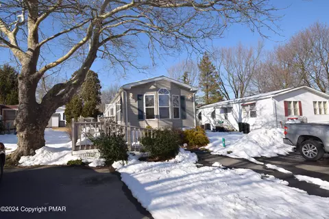 8 Spruce Ct, Bath, PA 18014