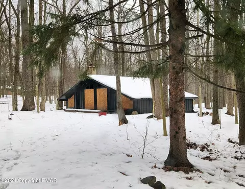 1077 Laurel Hill Rd, Pocono Lake, PA 18347