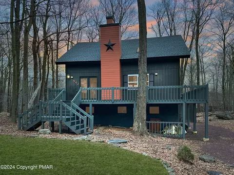 9688 Stony Hollow Dr, Tobyhanna, PA 18466
