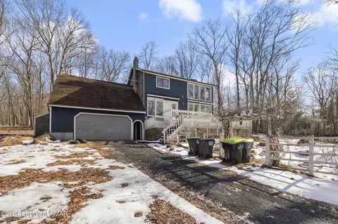 3118 Long Ct, Bushkill, PA 18324