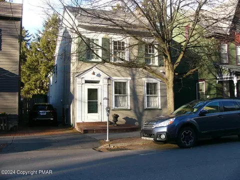 Sarah Street, Stroudsburg, PA 18360
