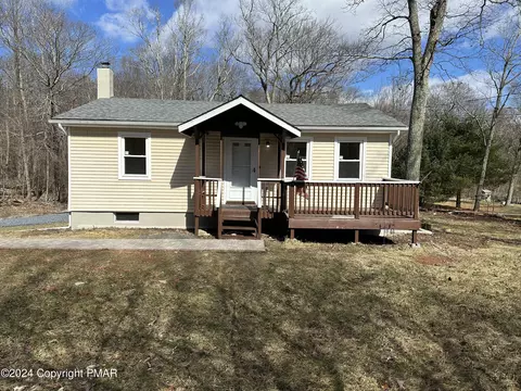 117 Red Squirrel Ct, East Stroudsburg, PA 18302