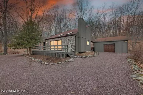 349 Blue Ridge Dr, Canadensis, PA 18325