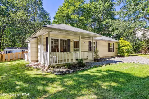 55 Mohawk Trl, Albrightsville, PA 18210