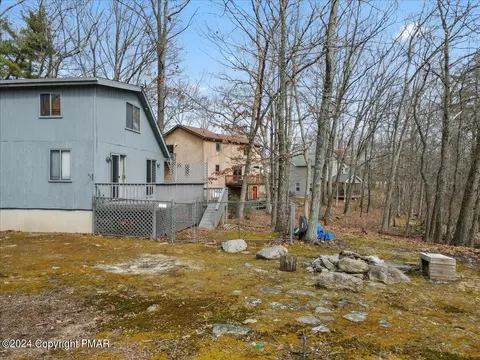 1135 Lancaster Dr, Bushkill, PA 18324 photo 40