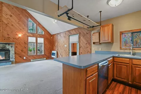 1135 Lancaster Dr, Bushkill, PA 18324 photo 15