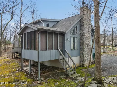 1135 Lancaster Dr, Bushkill, PA 18324 photo 3