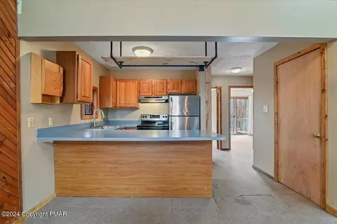 1135 Lancaster Dr, Bushkill, PA 18324 photo 12