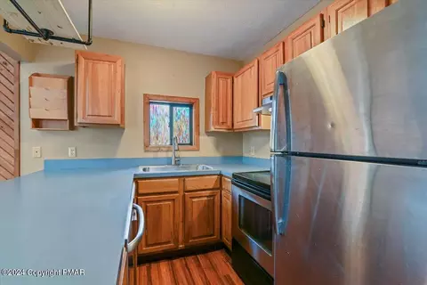 1135 Lancaster Dr, Bushkill, PA 18324 photo 14
