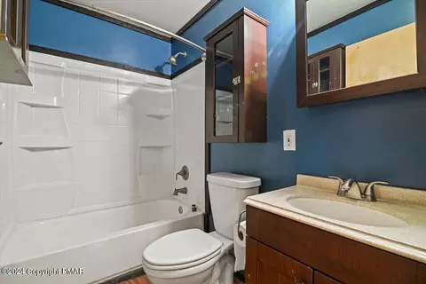 1135 Lancaster Dr, Bushkill, PA 18324 photo 24