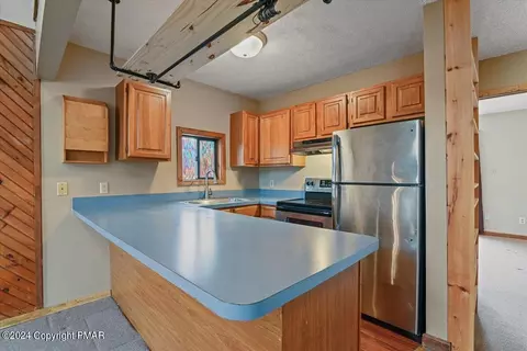 1135 Lancaster Dr, Bushkill, PA 18324 photo 13