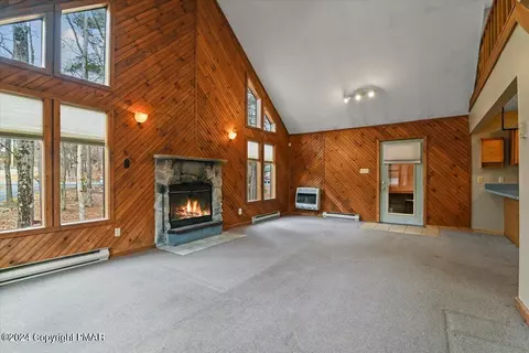 1135 Lancaster Dr, Bushkill, PA 18324 photo 8