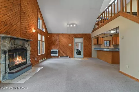1135 Lancaster Dr, Bushkill, PA 18324 photo 9