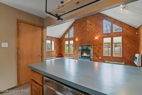 1135 Lancaster Dr, Bushkill, PA 18324 photo 16