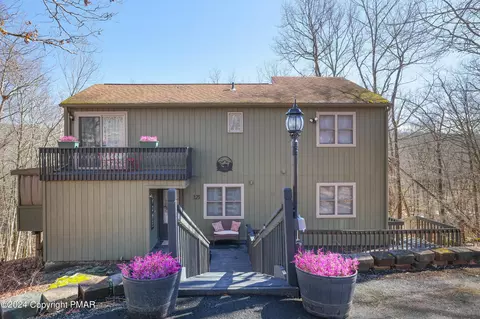 125 Ansted Ct, Bushkill, PA 18324