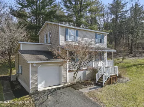 1102 Tom Rd, East Stroudsburg, PA 18301