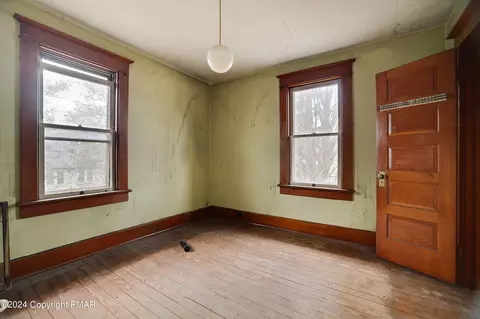 32 E 4th St, Wind Gap, PA 18091 photo 17