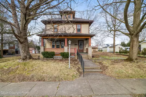 32 E 4th St, Wind Gap, PA 18091