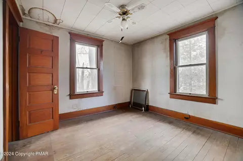 32 E 4th St, Wind Gap, PA 18091 photo 19