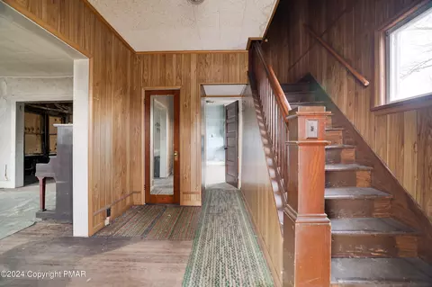 32 E 4th St, Wind Gap, PA 18091 photo 3