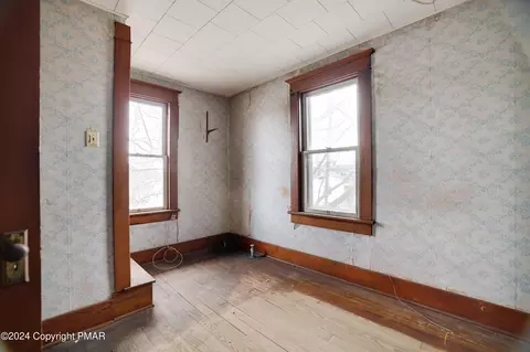 32 E 4th St, Wind Gap, PA 18091 photo 21