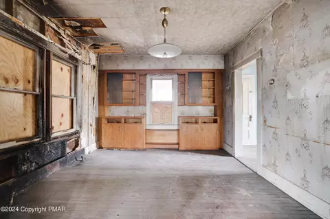 32 E 4th St, Wind Gap, PA 18091 photo 6
