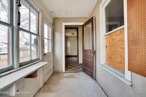 32 E 4th St, Wind Gap, PA 18091 photo 11