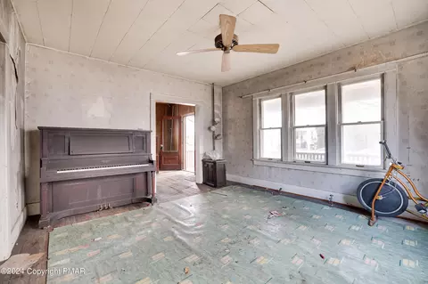 32 E 4th St, Wind Gap, PA 18091 photo 5