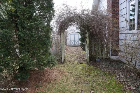 414 E Grant St, Mcadoo, PA 18237 photo 3