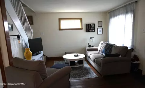 414 E Grant St, Mcadoo, PA 18237 photo 5