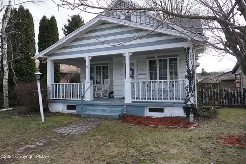 414 E Grant St, Mcadoo, PA 18237 photo 2