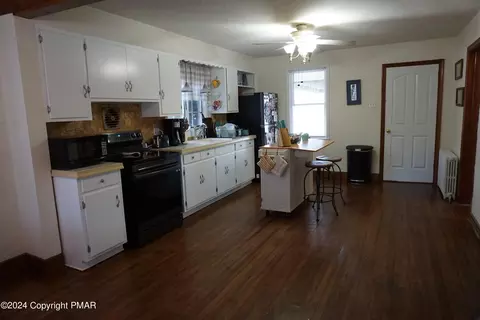 414 E Grant St, Mcadoo, PA 18237 photo 7