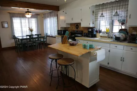 414 E Grant St, Mcadoo, PA 18237 photo 8