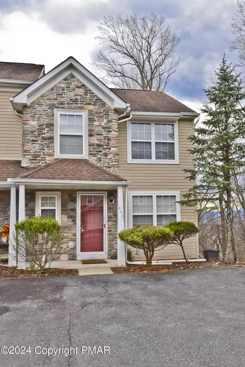 64 Lower Ridge View Cir, East Stroudsburg, PA 18302
