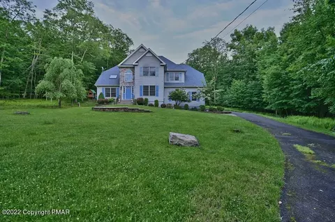 162 Spruce Run Dr, Dingmans Ferry, PA 18328